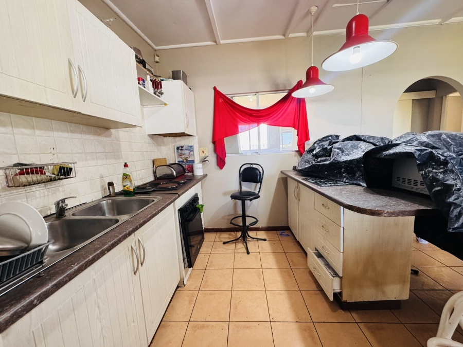 To Let 4 Bedroom Property for Rent in Harbour Island Western Cape